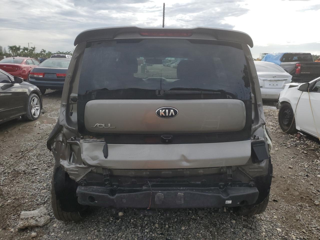 KNDJP3A59G7365693 2016 Kia Soul +