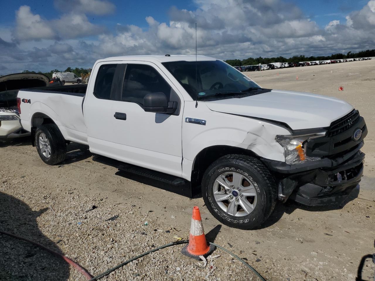 2018 Ford F150 Super Cab vin: 1FTFX1E52JKD29367