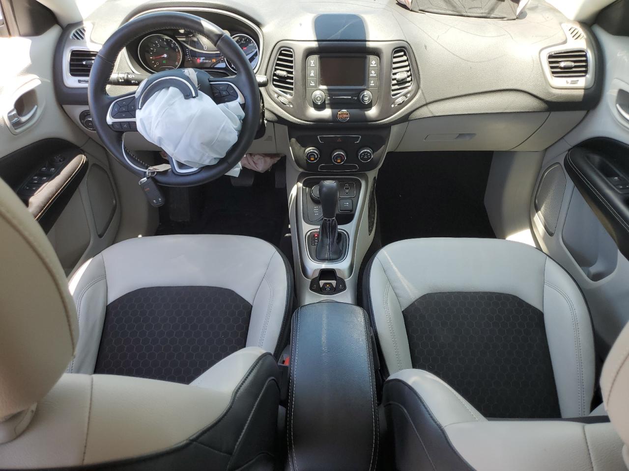 3C4NJDBB8JT249935 2018 Jeep Compass Latitude