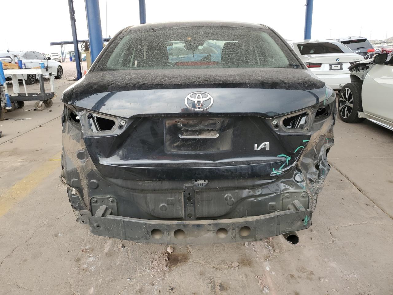 3MYDLBYV7JY305525 2018 Toyota Yaris Ia