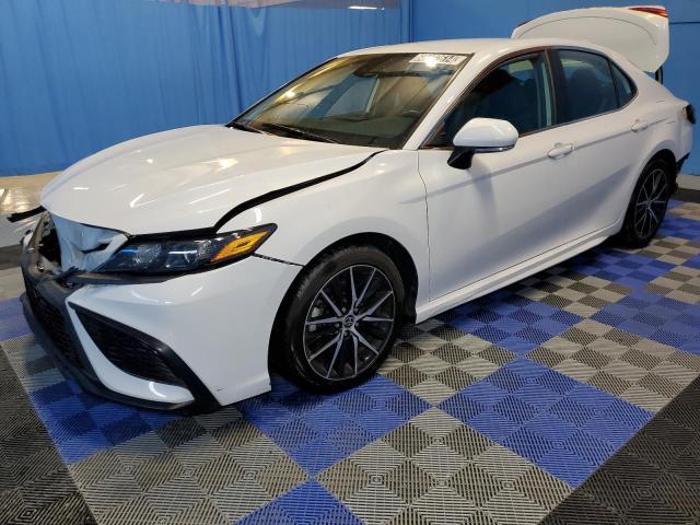 2022 Toyota Camry, SE