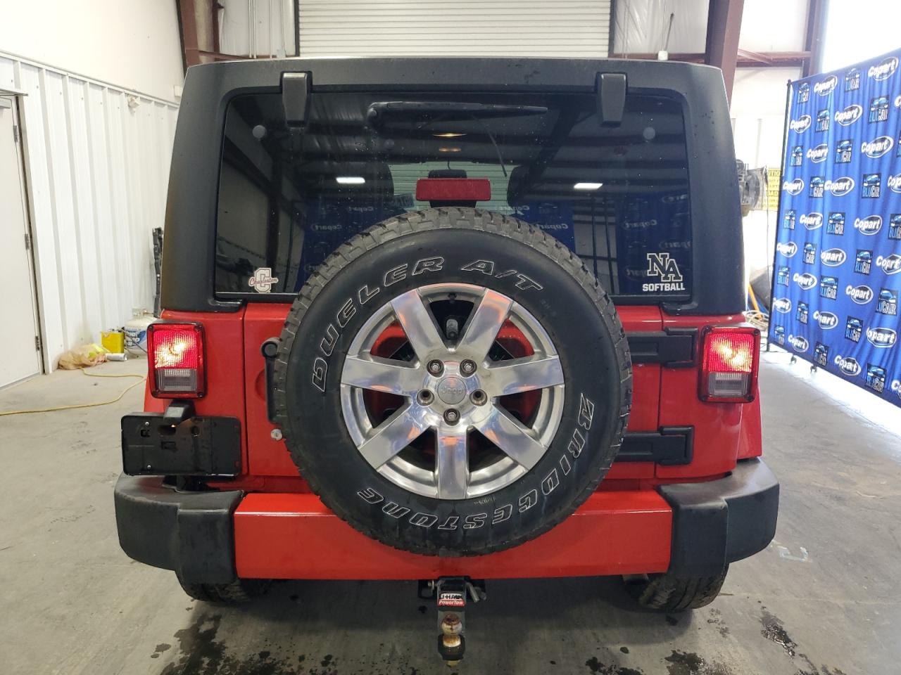 1C4BJWEG8JL815660 2018 Jeep Wrangler Unlimited Sahara