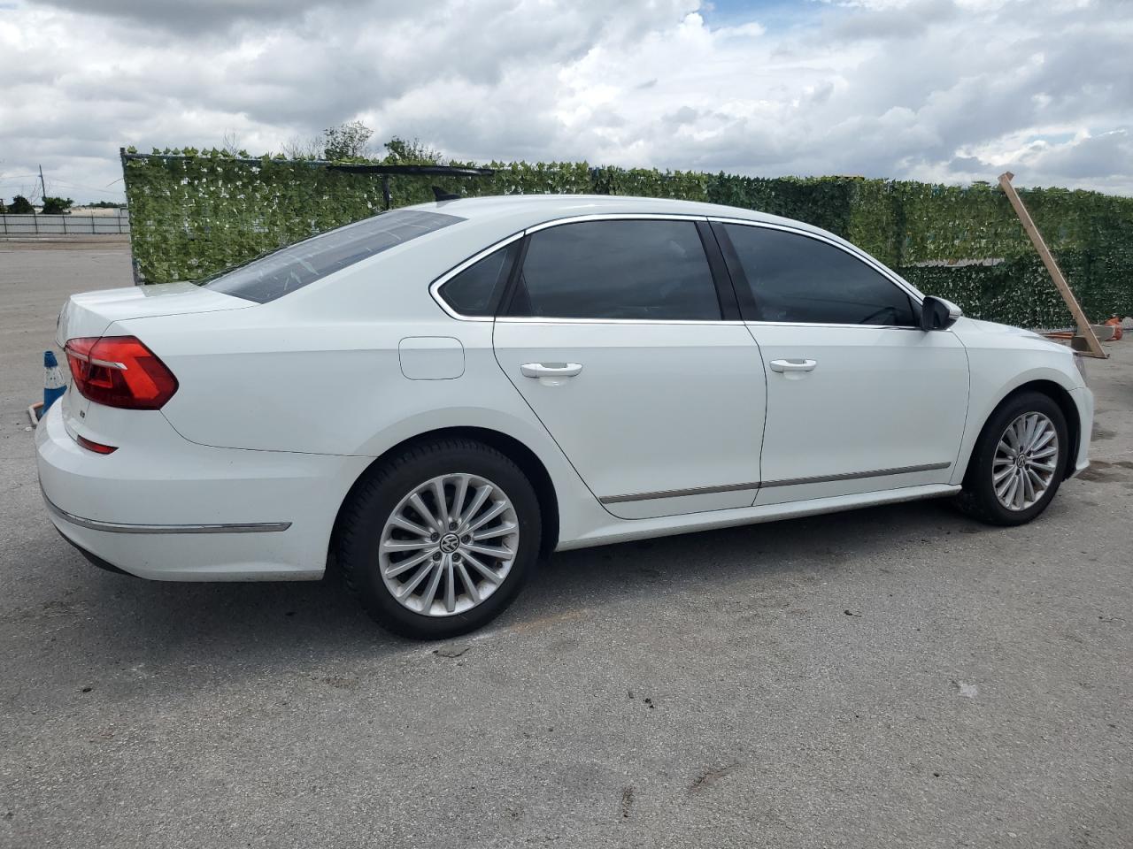 1VWBT7A32GC057761 2016 Volkswagen Passat Se