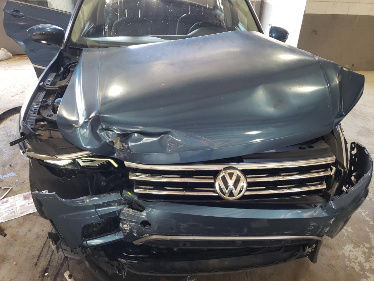 3VV5B7AX4JM214381 2018 Volkswagen Tiguan Sel Premium