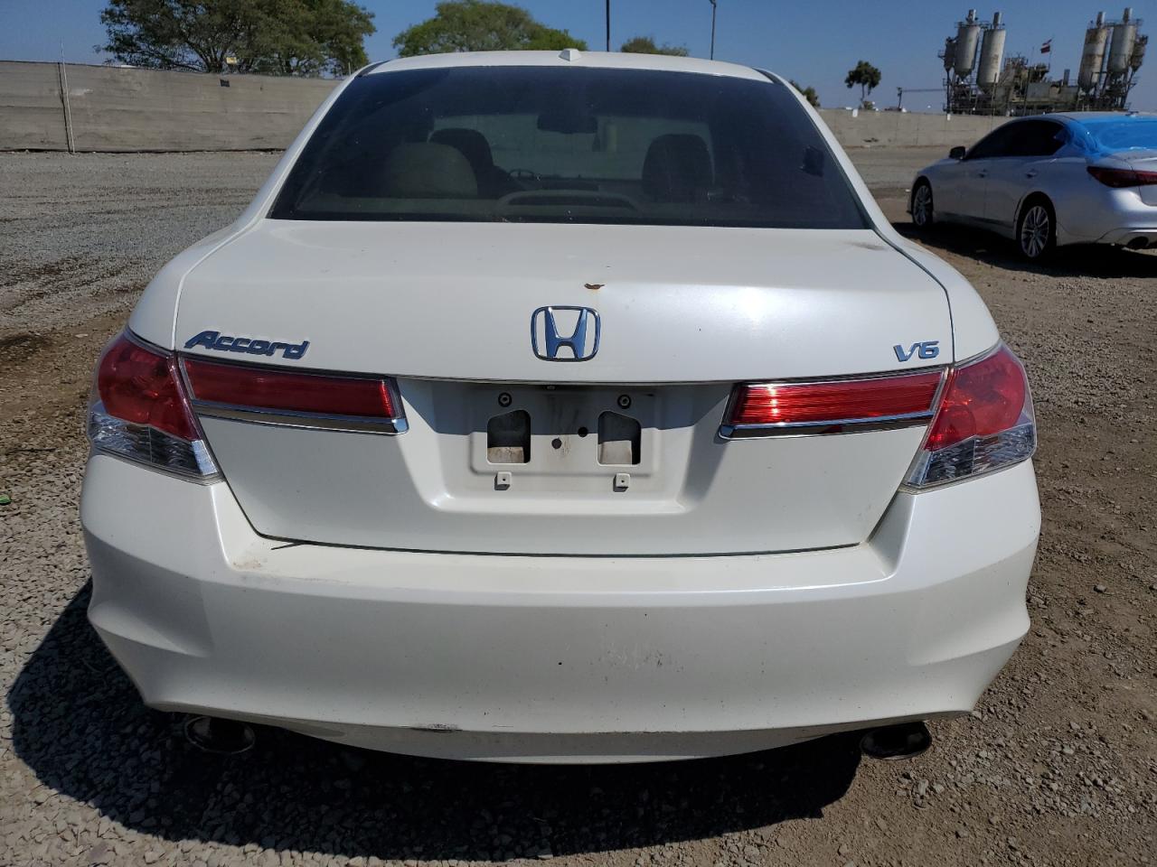 1HGCP3F8XBA011528 2011 Honda Accord Exl