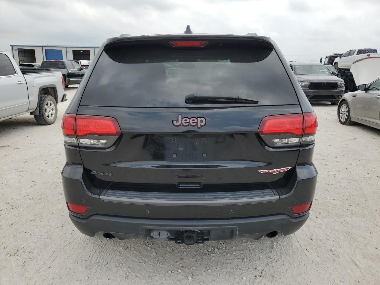 1C4RJFLG7JC221157 2018 Jeep Grand Cherokee Trailhawk