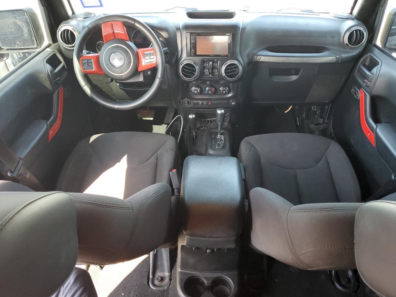 1C4HJWDG1FL692142 2015 Jeep Wrangler Unlimited Sport