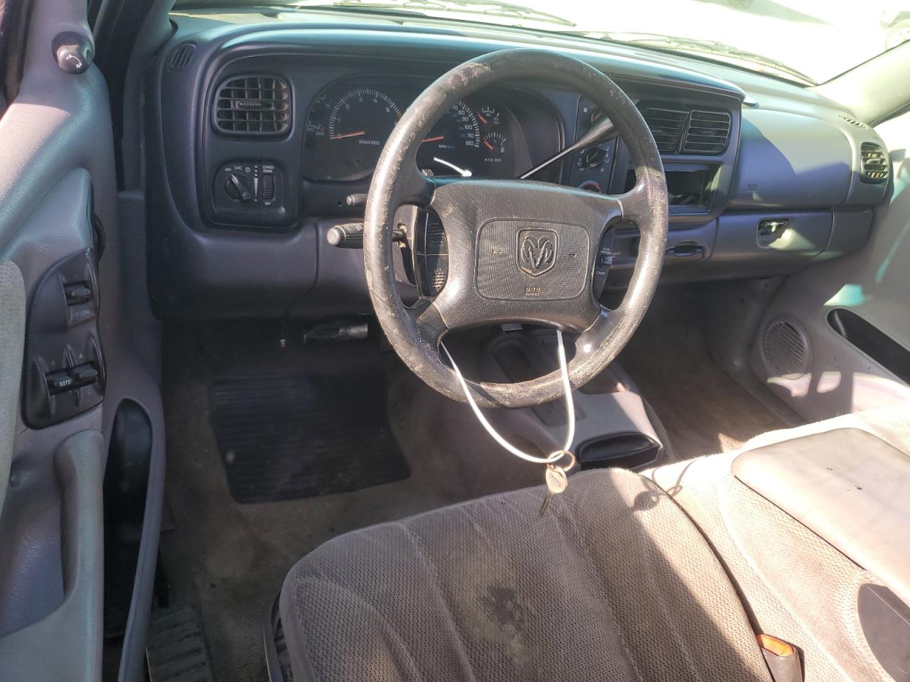 1B7GL22N9YS552719 2000 Dodge Dakota