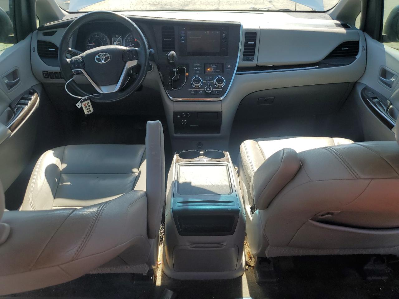 2015 Toyota Sienna Xle vin: 5TDYK3DC7FS556752