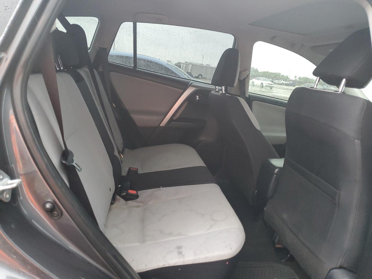 JTMWFREV6HD103994 2017 Toyota Rav4 Xle