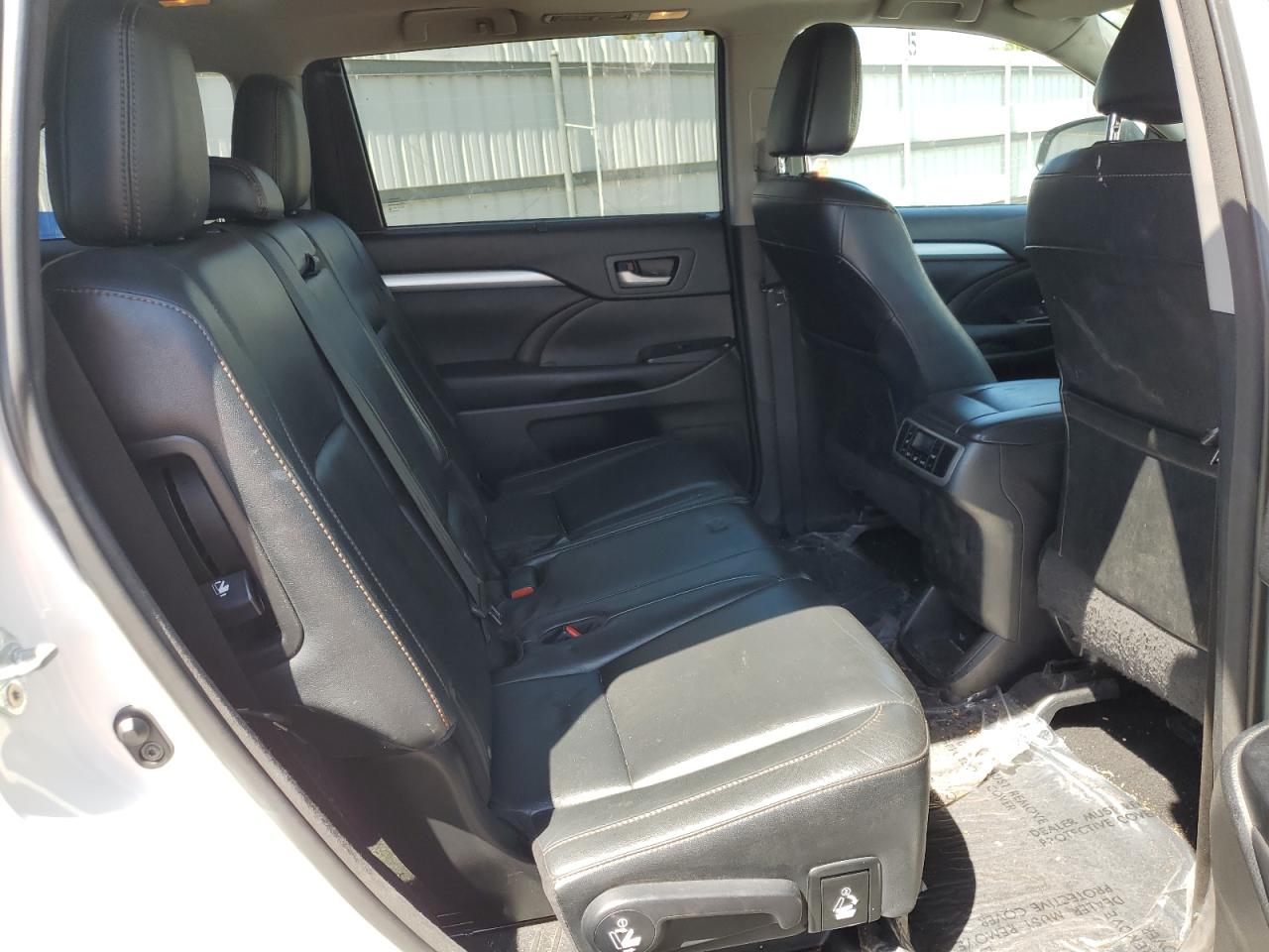 5TDKKRFHXGS169258 2016 Toyota Highlander Xle