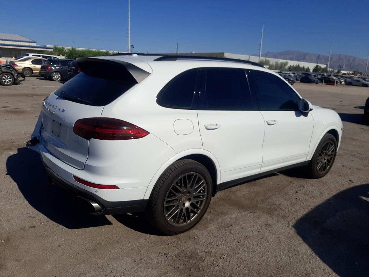 2017 Porsche Cayenne vin: WP1AA2A23HKA83175