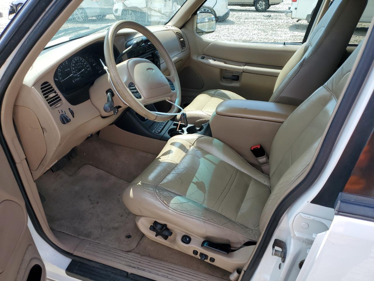 1FMDU84P7YZA01547 2000 Ford Explorer Eddie Bauer
