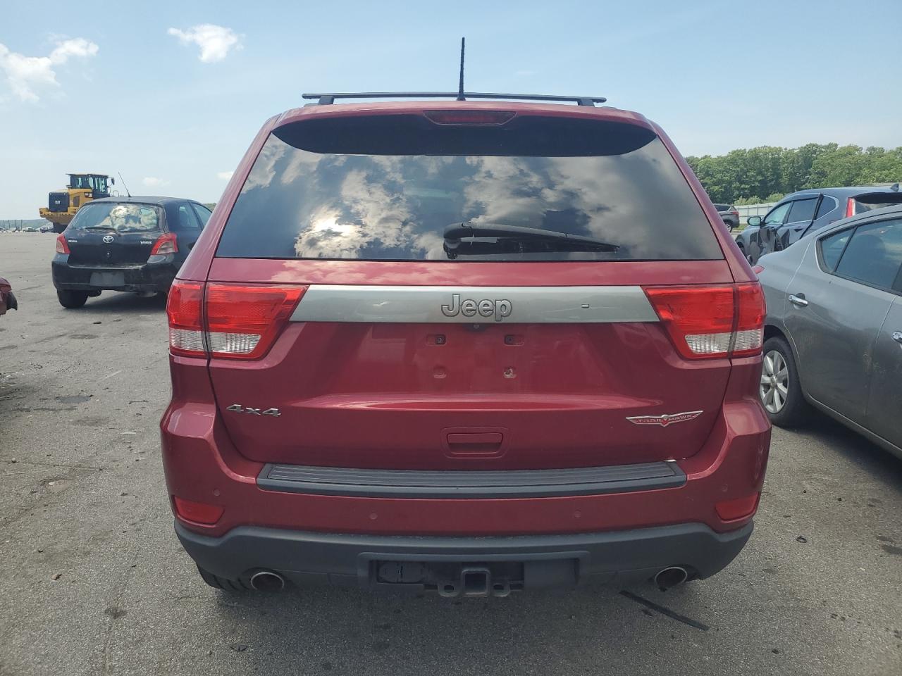 1C4RJFAT8DC600138 2013 Jeep Grand Cherokee Laredo