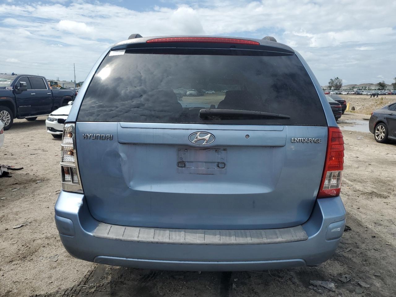 KNDMC233186044107 2008 Hyundai Entourage Gls