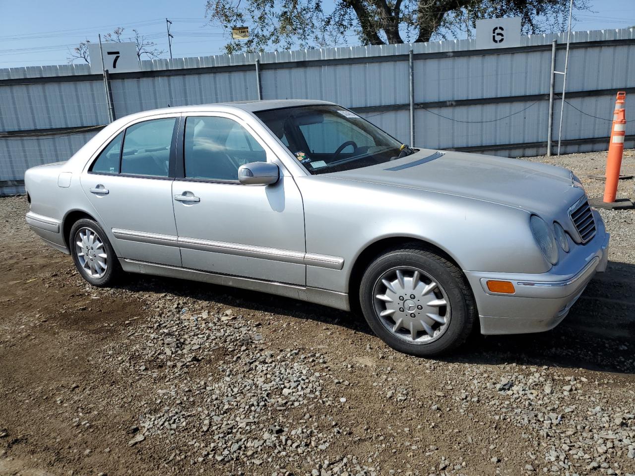 WDBJF65J0YB028919 2000 Mercedes-Benz E 320