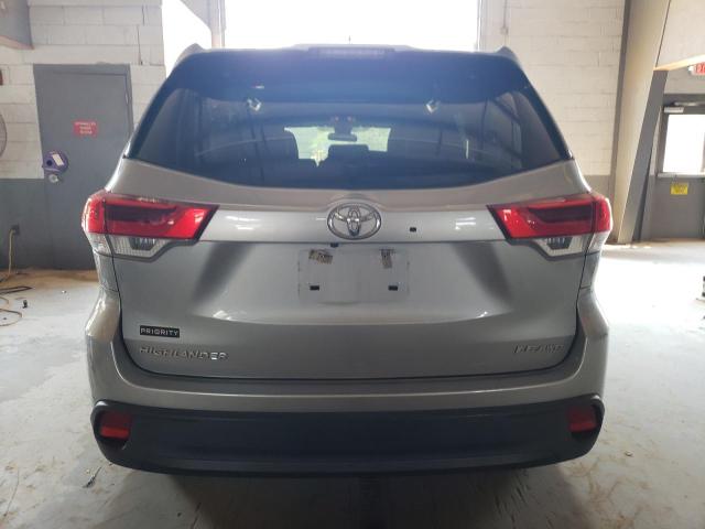 2018 Toyota Highlander Le VIN: 5TDBZRFH4JS900592 Lot: 58946654