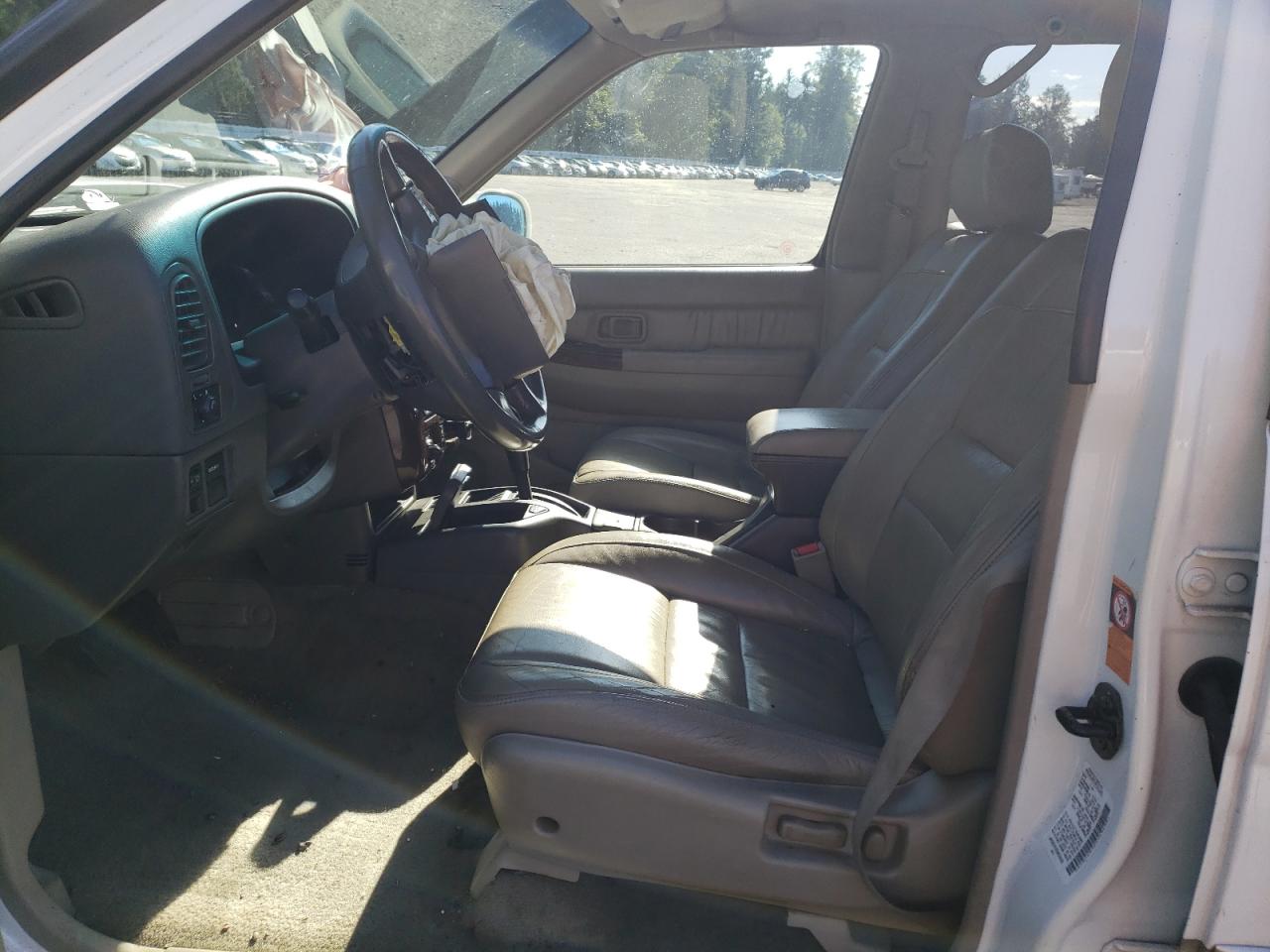 JNRAR07Y0YW076008 2000 Infiniti Qx4