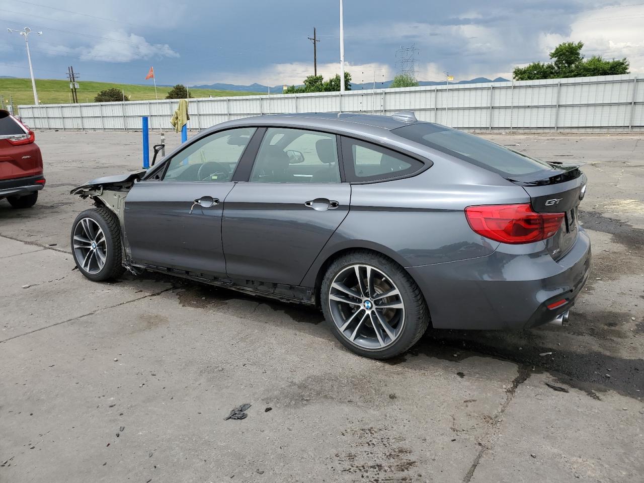 2018 BMW 330 Xigt vin: WBA8Z9C52JG828173