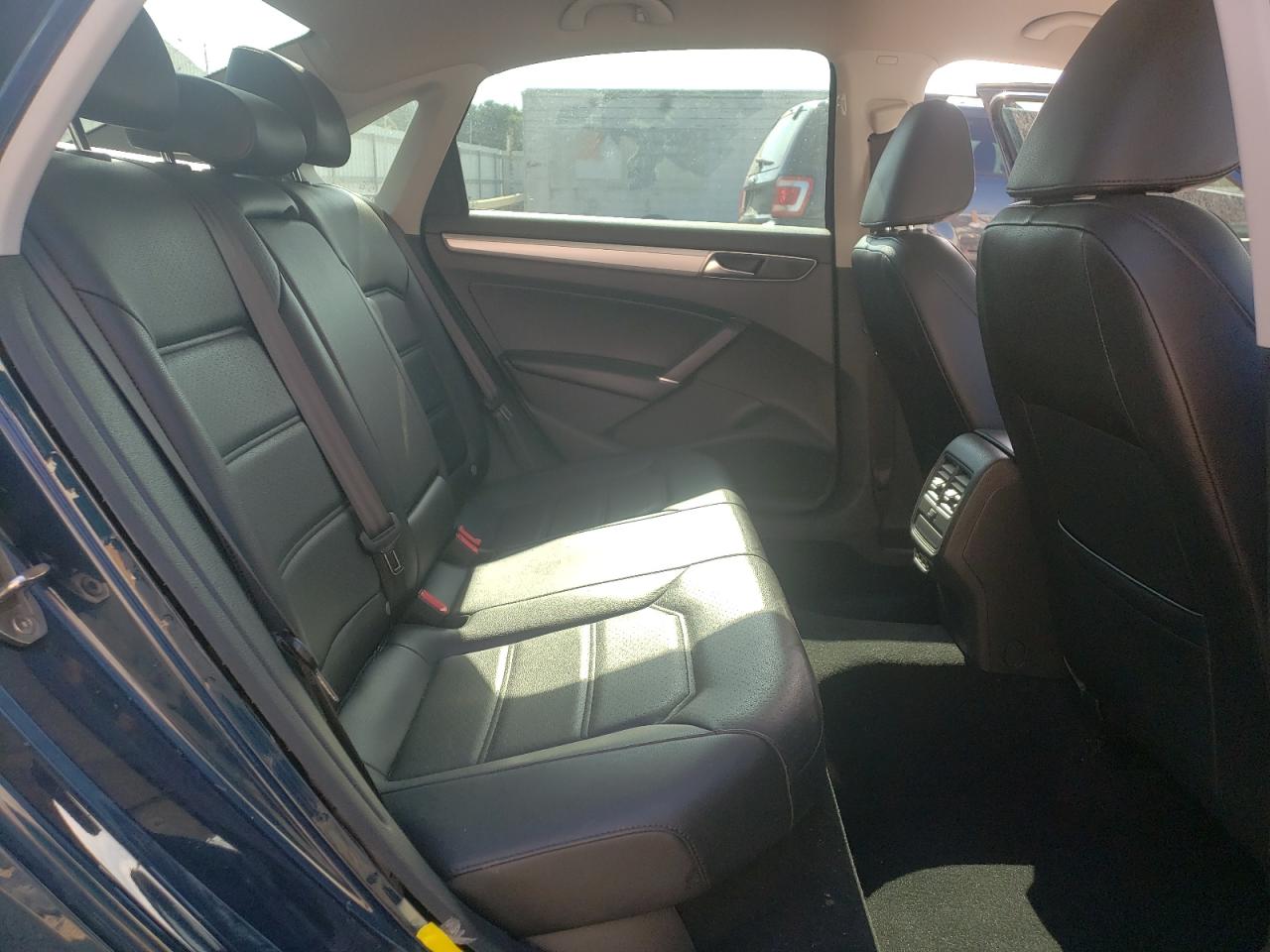 1VWLA7A34KC001680 2019 Volkswagen Passat Wolfsburg