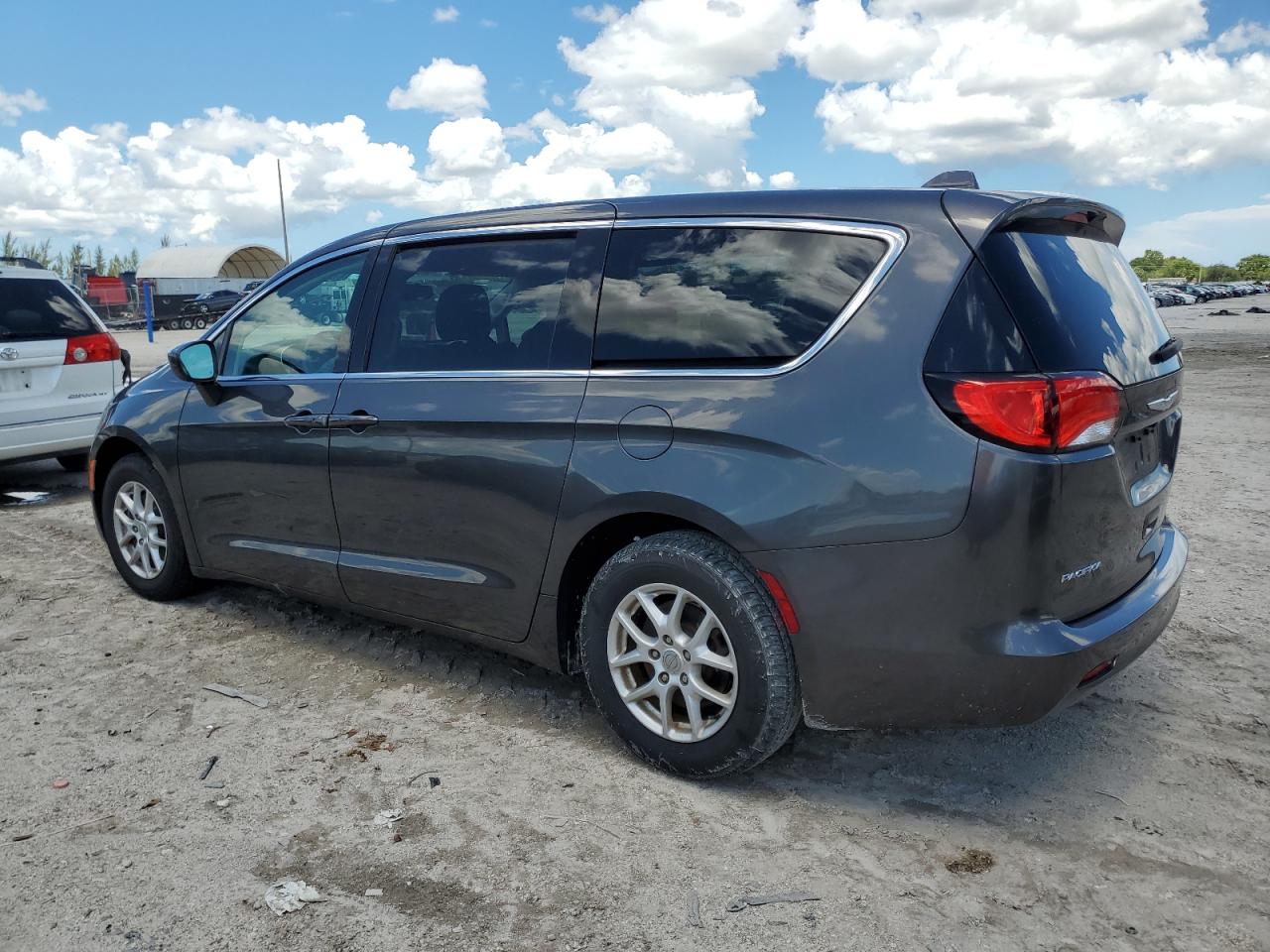 2017 Chrysler Pacifica Touring vin: 2C4RC1DGXHR653965