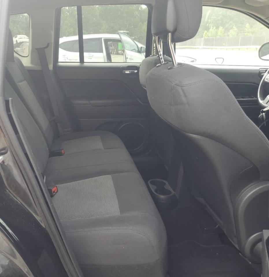 1J4NF1FBXBD207262 2011 Jeep Compass Sport