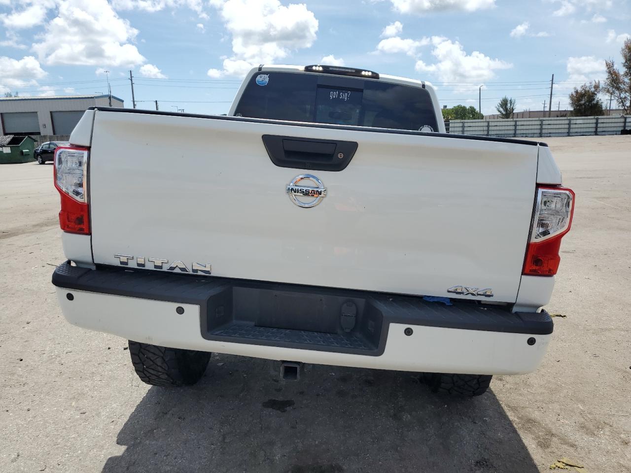 1N6AA1C55HN559134 2017 Nissan Titan Sv