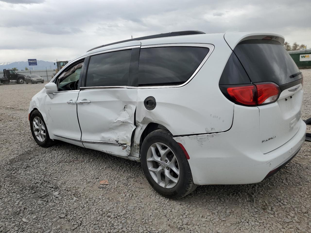 2C4RC1BG4HR785140 2017 Chrysler Pacifica Touring L