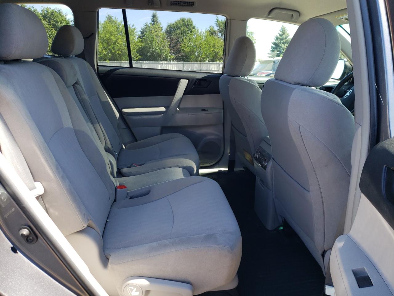 5TDBK3EH1BS068374 2011 Toyota Highlander Base