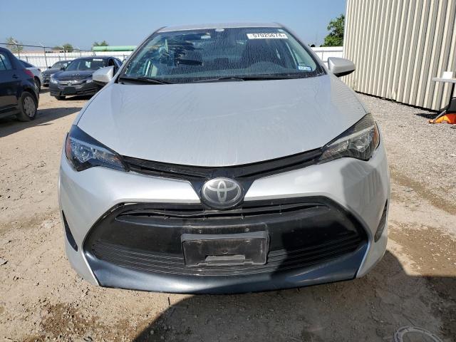 2018 Toyota Corolla L VIN: 5YFBURHE3JP814586 Lot: 57025674