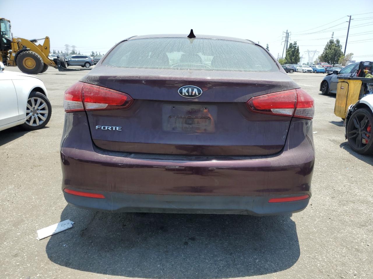 3KPFK4A7XHE045828 2017 Kia Forte Lx
