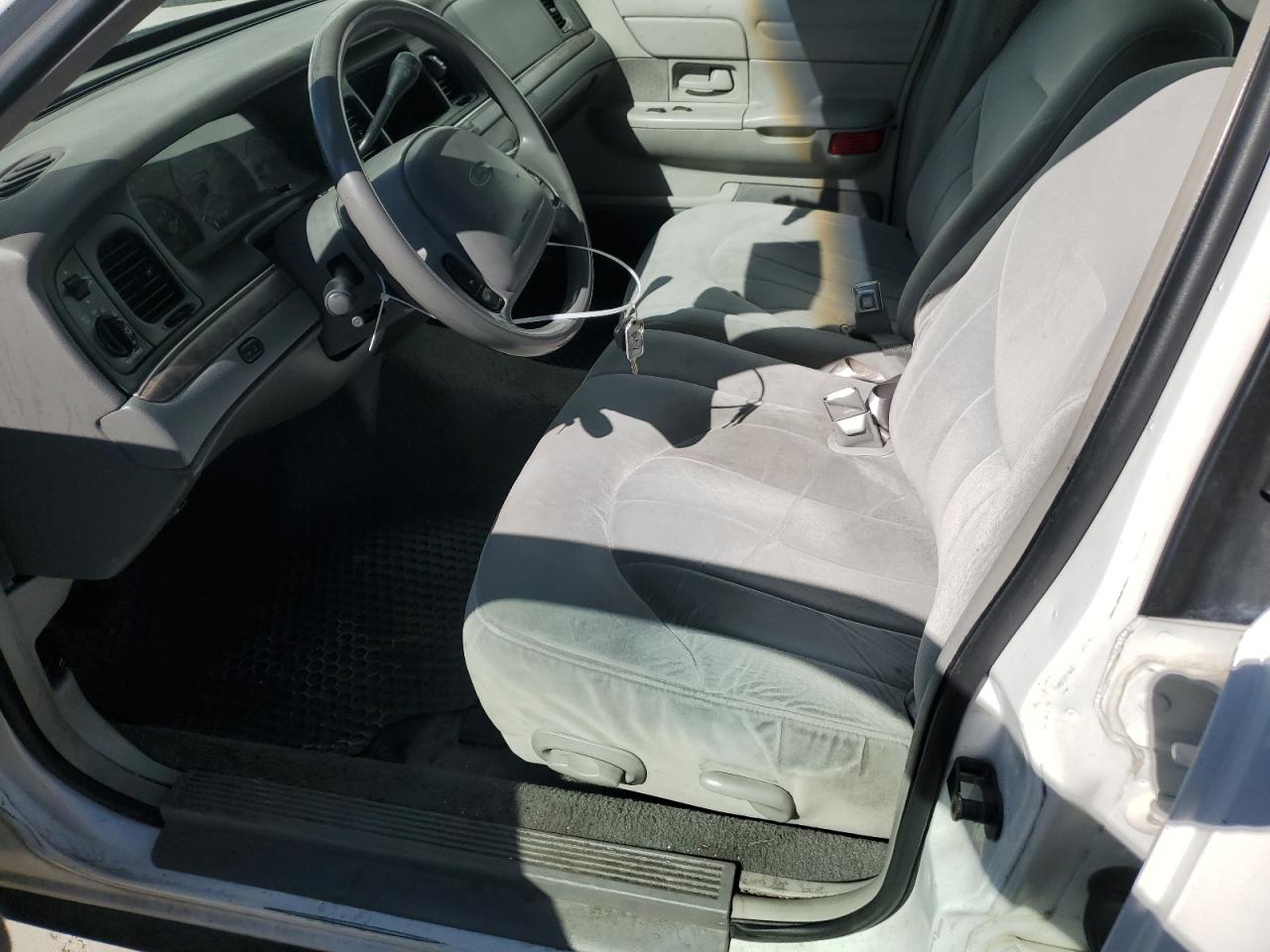 2FAFP73W2XX102514 1999 Ford Crown Victoria