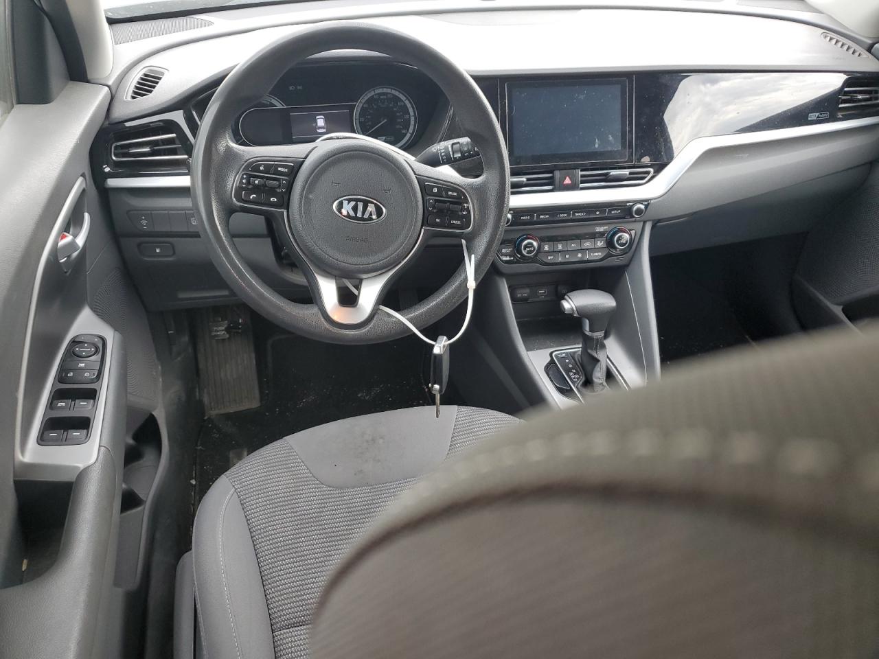 KNDCB3LC8L5396085 2020 Kia Niro Lx