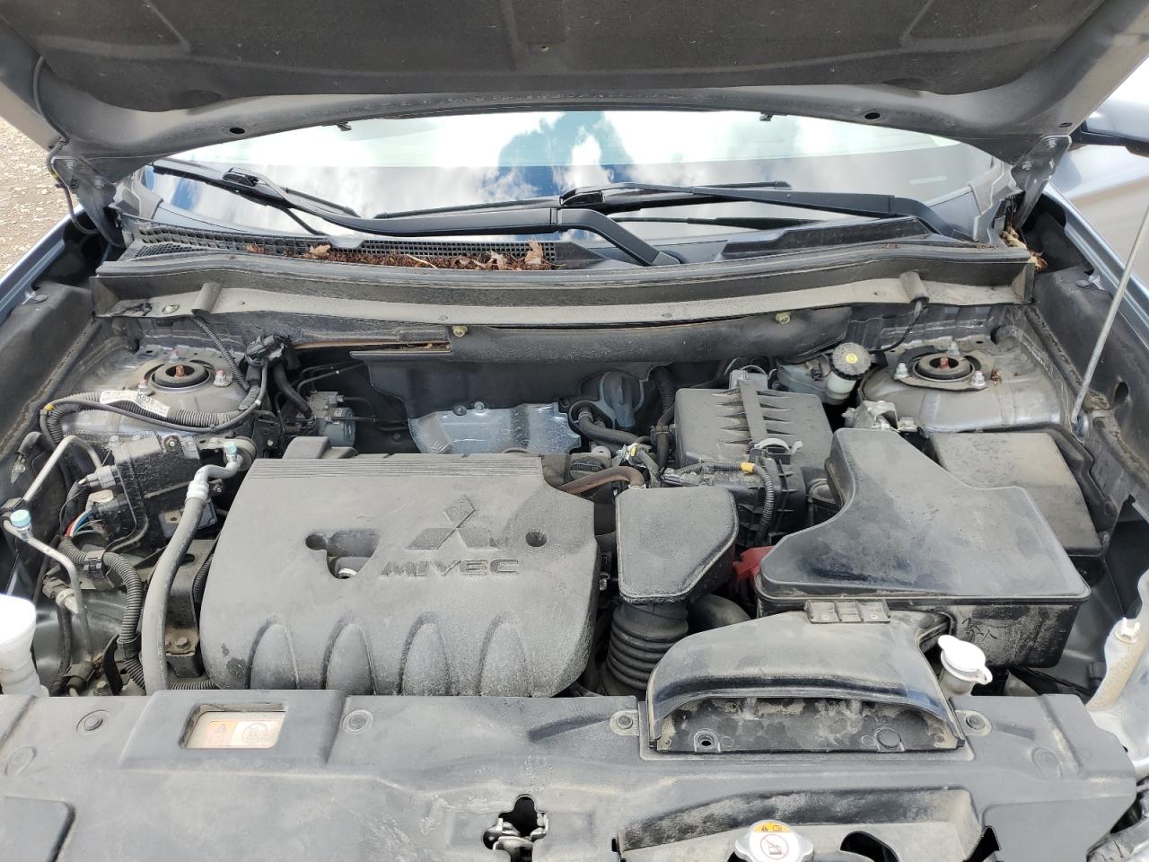 JA4AD3A34HZ023186 2017 Mitsubishi Outlander Se