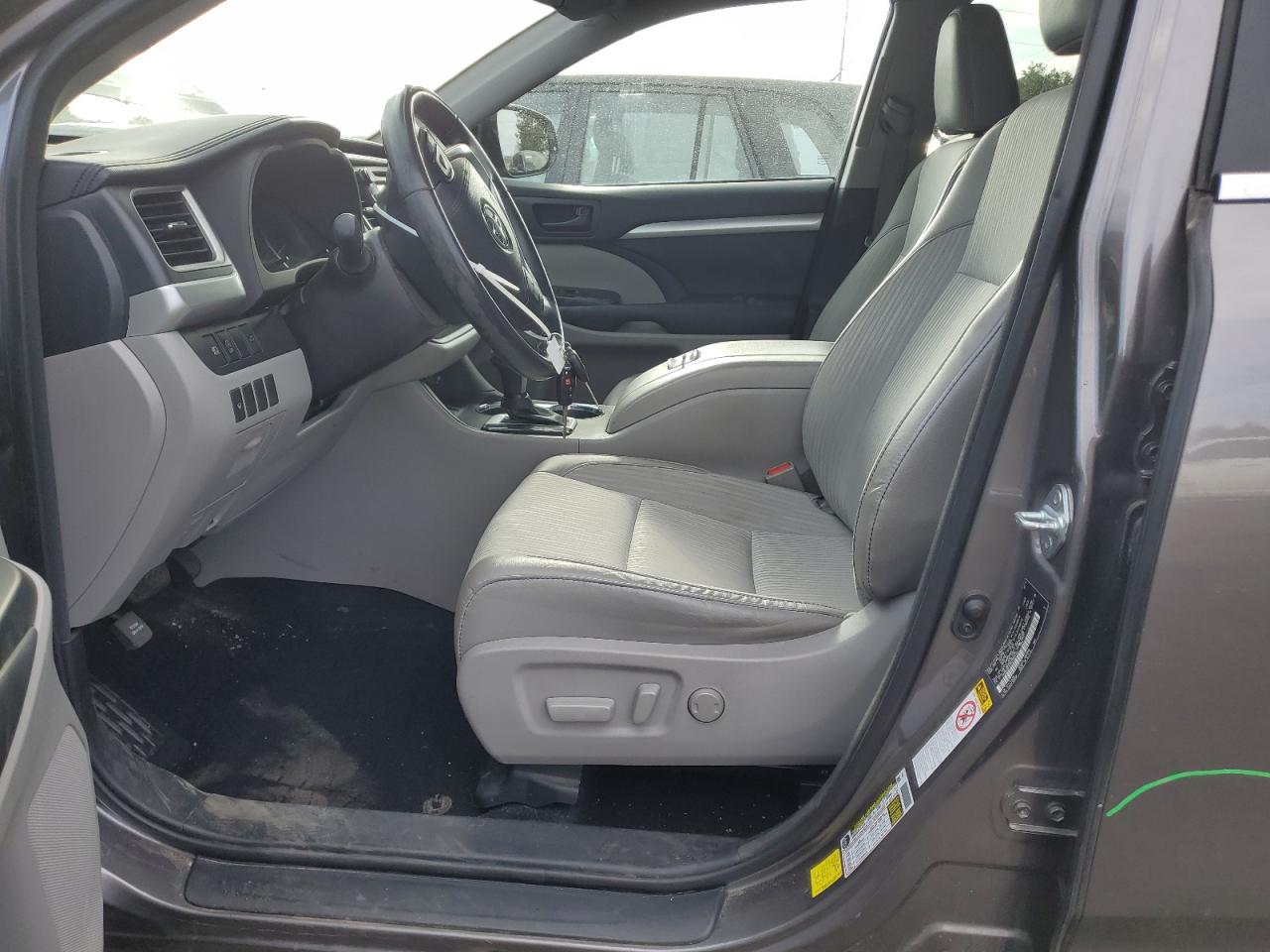 5TDBZRFH4HS386446 2017 Toyota Highlander Le