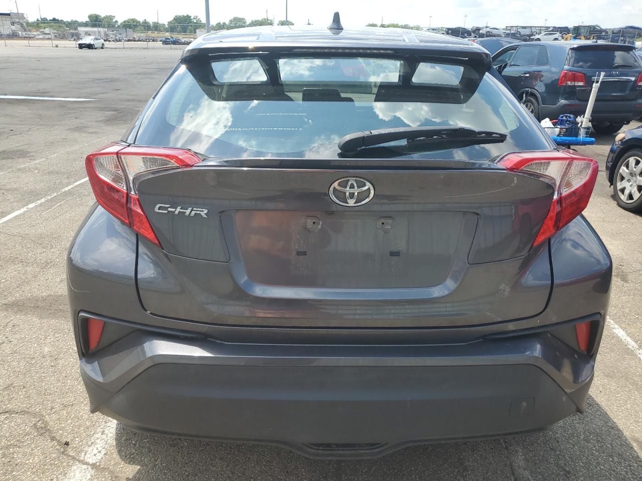 JTNKHMBX8K1028057 2019 Toyota C-Hr Xle