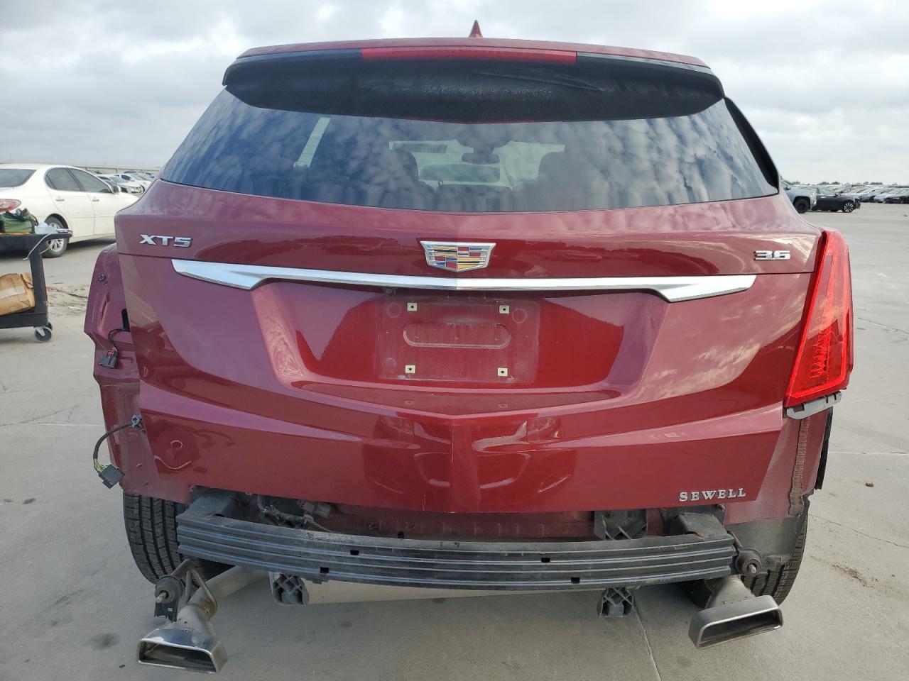 1GYKNBRS7HZ192920 2017 Cadillac Xt5 Luxury