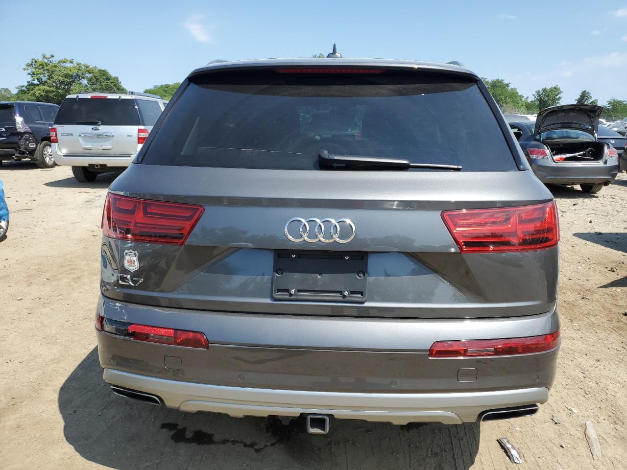 WA1LHAF71KD023938 2019 Audi Q7 Premium Plus