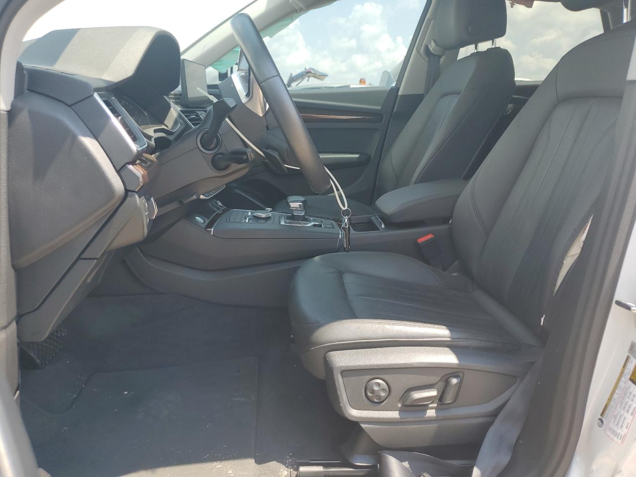 WA1ANAFY4L2028637 2020 Audi Q5 Premium