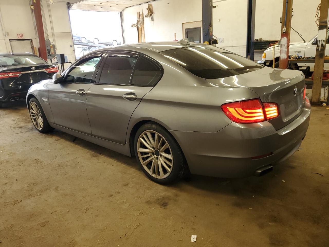 WBAFU9C53BC785946 2011 BMW 550 Xi