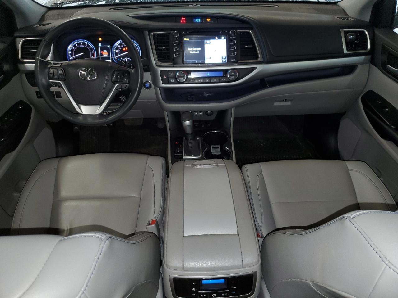 5TDJZRFH1KS622084 2019 Toyota Highlander Se