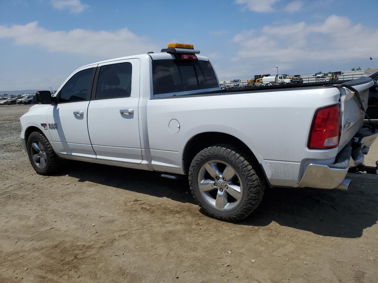 1C6RR7TM3FS656086 2015 Ram 1500 Slt