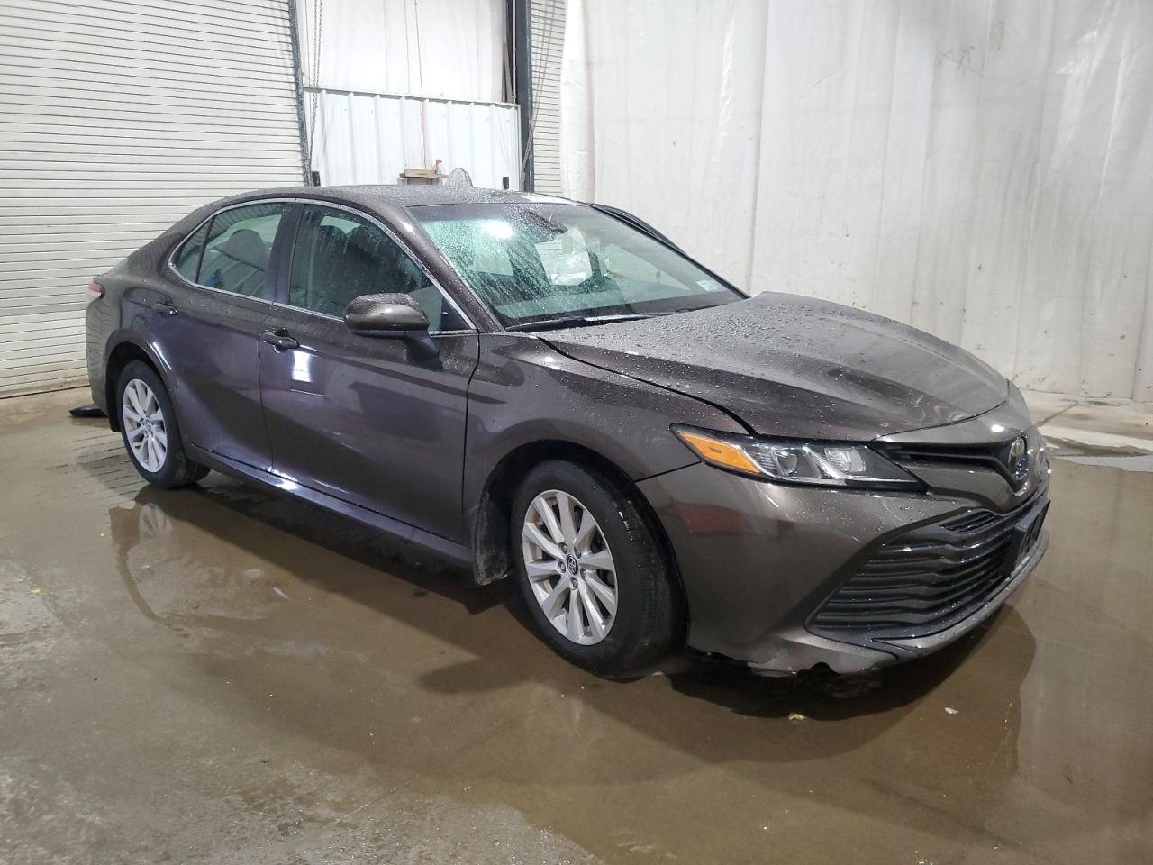 2018 Toyota Camry L vin: 4T1B11HK3JU673145