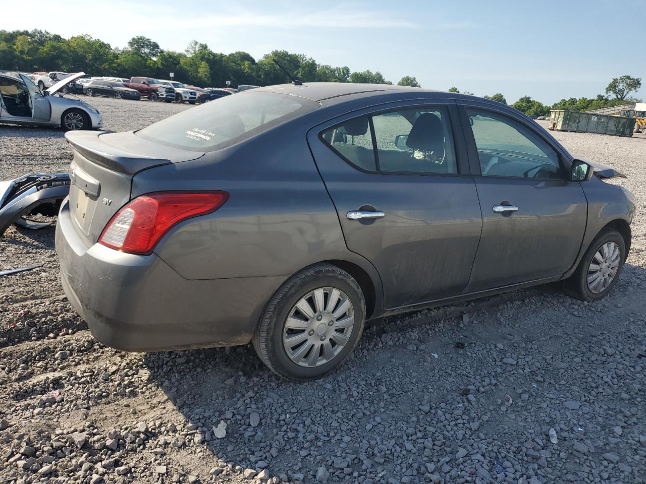 2018 Nissan Versa S vin: 3N1CN7APXJL807071