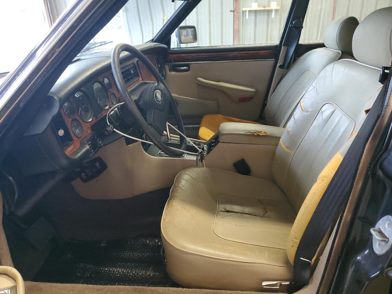 SAJAY1344EC388262 1984 Jaguar Xj6 Vanden Plas