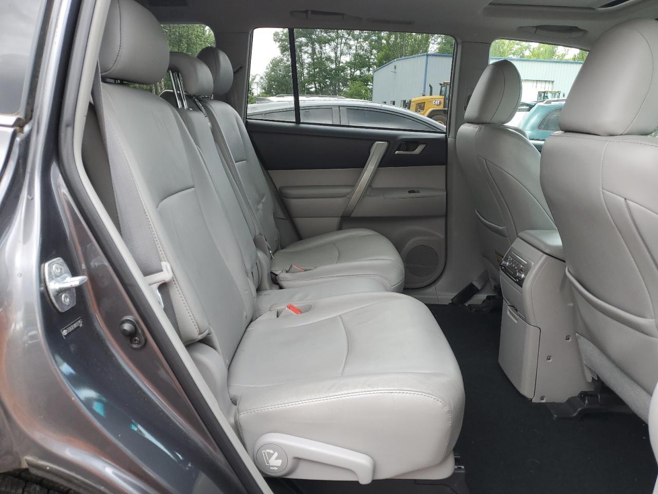 5TDZK3EHXBS031953 2011 Toyota Highlander Base