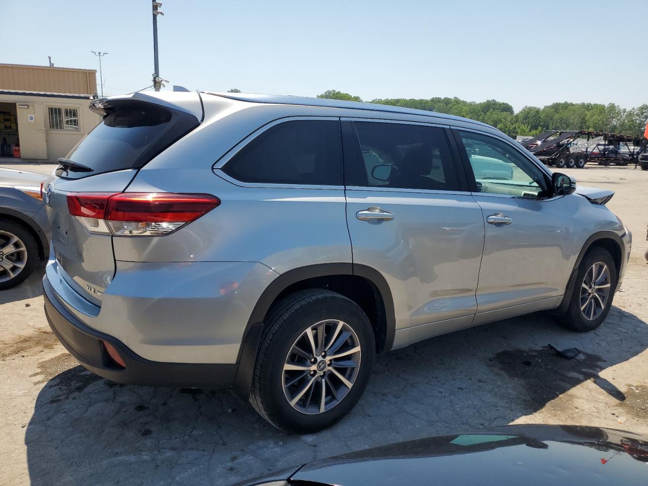 TOYOTA HIGHLANDER SE