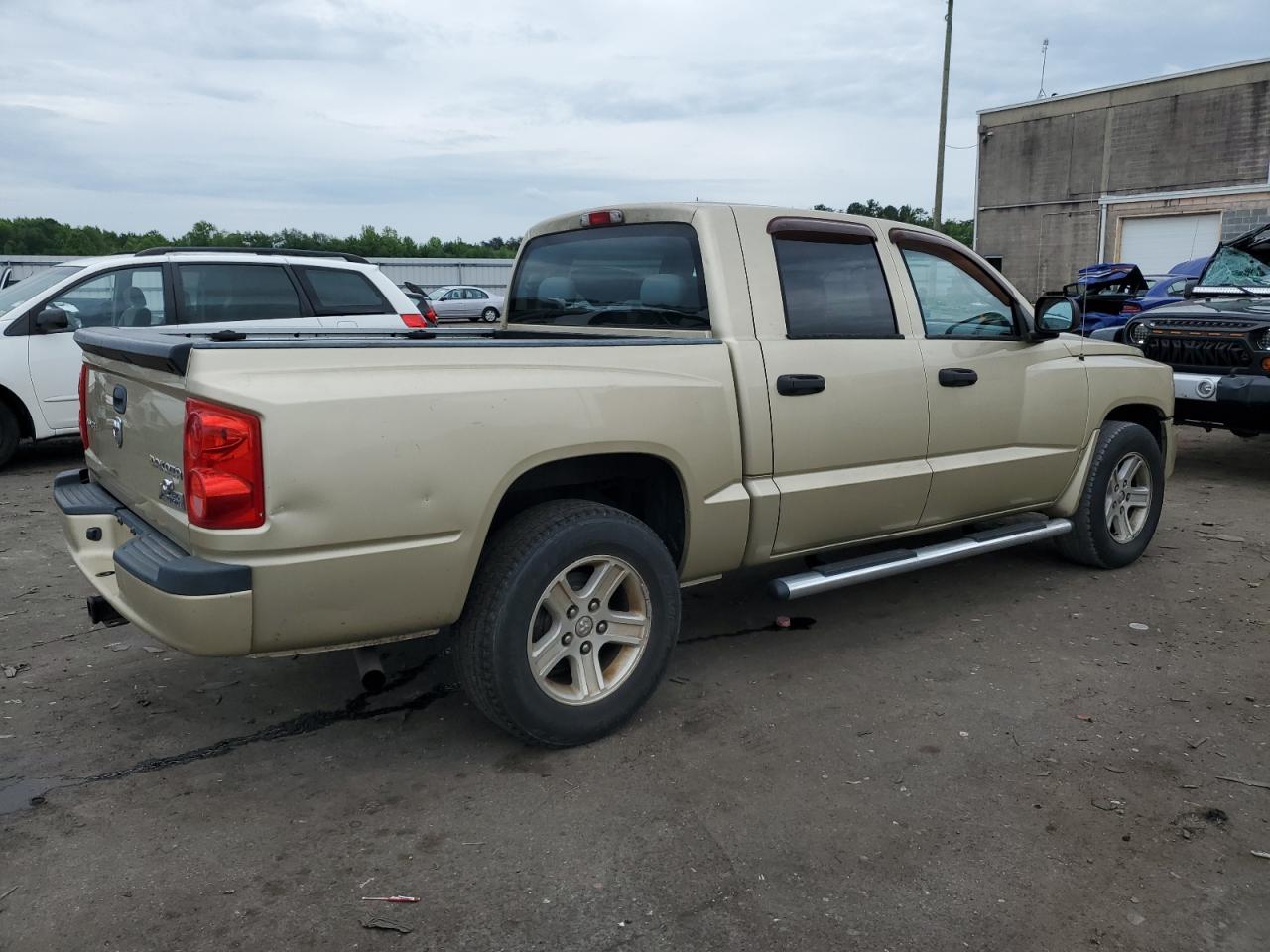 1D7RE3GK4BS701302 2011 Dodge Dakota Slt