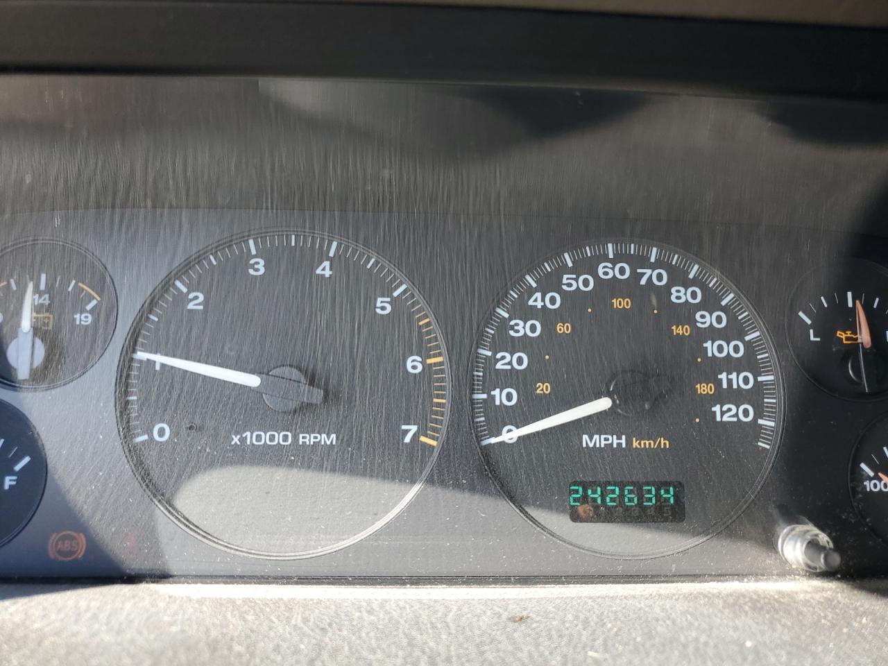 1J4GW48S12C268819 2002 Jeep Grand Cherokee Laredo