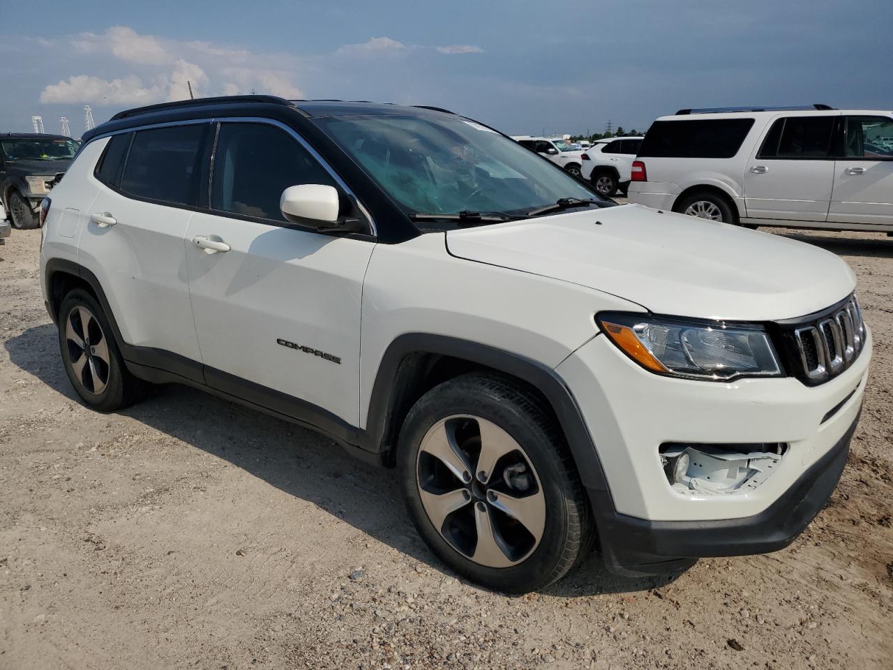 2018 Jeep Compass Latitude vin: 3C4NJCBB2JT137223